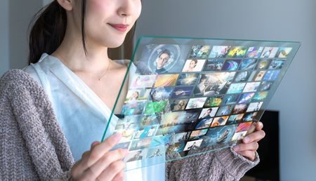 注目のSNSライブ動画配信。企業利用の魅力と実施前の注意点を考える。